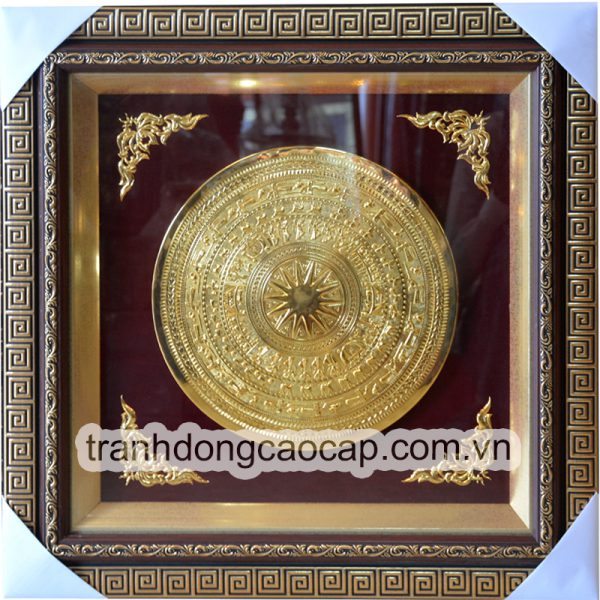 tranh-mat-trong-dong-ma-vang tranh mặt trống đồng mạ vàng